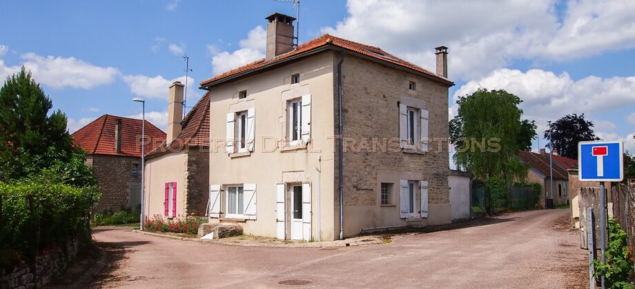 Jolie maison ancienne SOULANGY