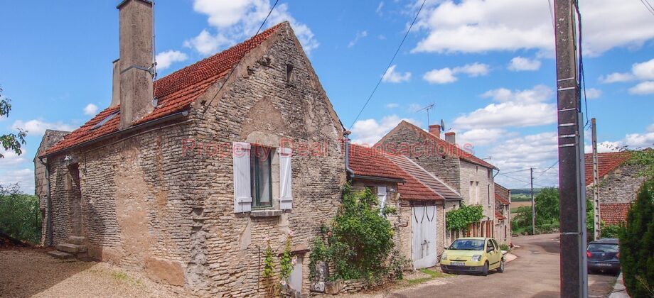 Petite maison de village ARTON 89310